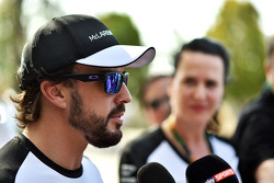Fernando Alonso, McLaren avec les médias