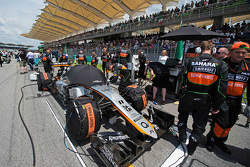 Серхио Перес Sahara Force India F1 VJM08 на стартовой решетке