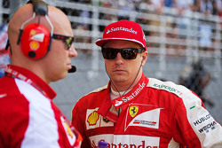 Кими Райкконен Ferrari на стартовой решетке