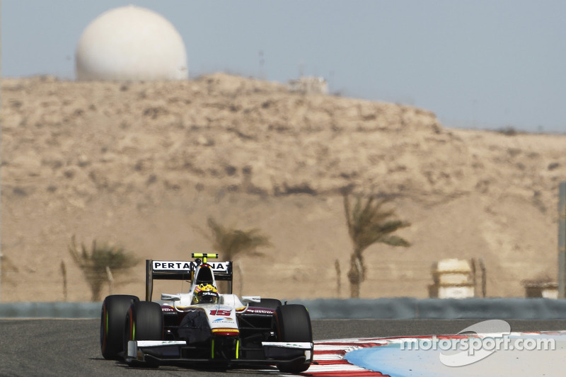 Rio Haryanto melaju di sirkuit Sakhir, Bahrain.