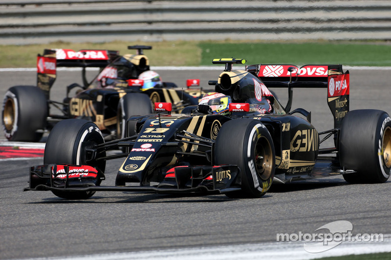 Pastor Maldonado, Lotus F1 Team, dan Romain Grosjean, Lotus F1 Team