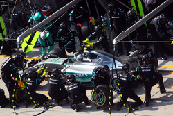 Nico Rosberg, Mercedes AMG F1 W06 makes a pit stop