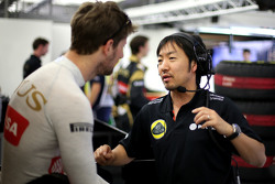 Romain Grosjean, Lotus F1 Team et Ayao Komatsu, Lotus F1 Team