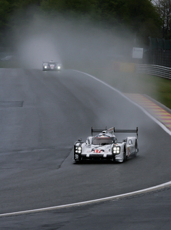#17 Porsche Team Porsche 919 Hybrid Hybrid: Тимо Бернхард, Марк Уэббер и Брендан Хартли