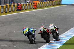 Йонни Эрнандес и Данило Петруччи Pramac Racing Ducati и Маверик Виньялес, Team Suzuki MotoGP
