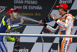 Podium : le troisième Valentino Rossi et le deuxième Marc Marquez