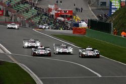 #7 Marcel Fassler, Andre Lotterer, Benoit Treluyer and #8 Lucas Di Grassi,Loïc Duval, Oliver Jarvis 