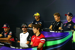 Felipe Nasr, Sauber F1 Team; Nico Rosberg, Mercedes AMG F1; Daniil Kvyat, Red Bull Racing; Carlos Sainz Jr, Scuderia Toro Rosso; Fernando Alonso, McLaren; Roberto Merhi, Manor Marussia F1 Team