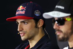 Carlos Sainz Jr., Scuderia Toro Rosso et Fernando Alonso, McLaren Honda