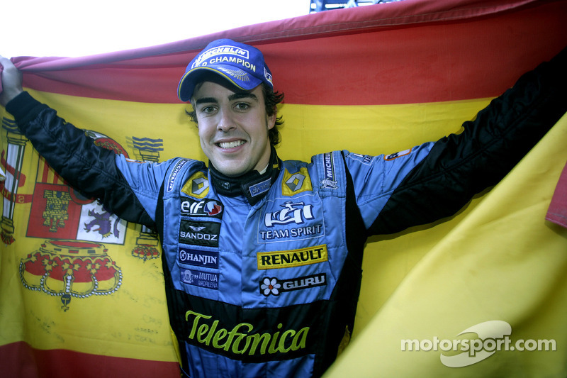 Campeón del mundo 2006 F1, Fernando Alonso, celebrando
