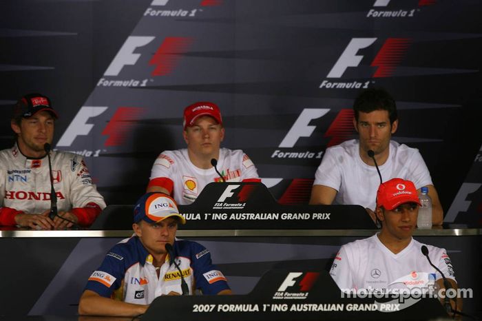Jenson Button, Honda Racing F1 Team, con Heikki Kovalainen, Renault F1 Team, Kimi Raikkonen, Scuderia Ferrari, Mark Webber, Red Bull Racing, y Lewis Hamilton, McLaren Mercedes
