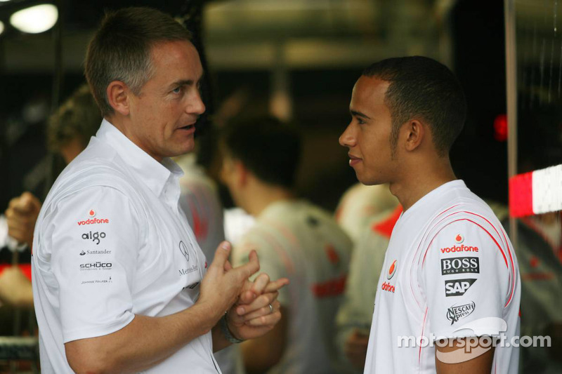 Martin Whitmarsh, CEO de McLaren, y Lewis Hamilton, McLaren Mercedes