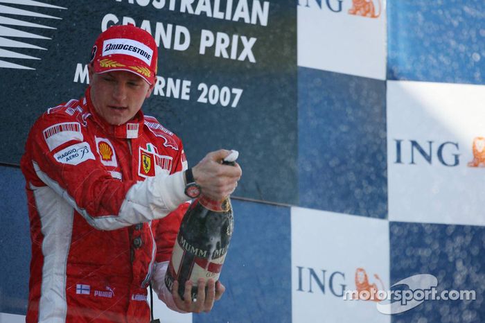 Podio: Kimi Raikkonen, Fernando Alonso y Lewis Hamilton