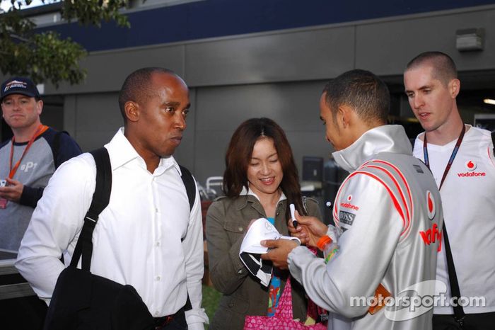 Lewis Hamilton, McLaren Mercedes, y Anthony Hamilton, padre de Lewis Hamilton