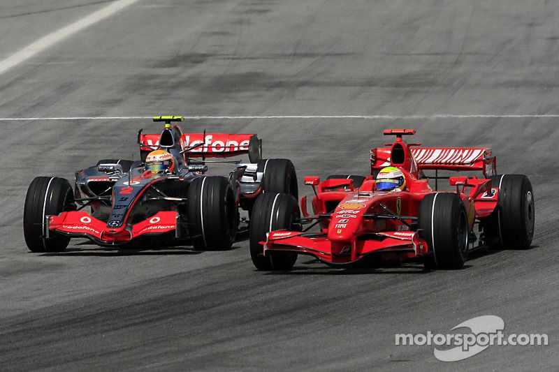 Felipe Massa, Scuderia Ferrari, y Lewis Hamilton, McLaren Mercedes