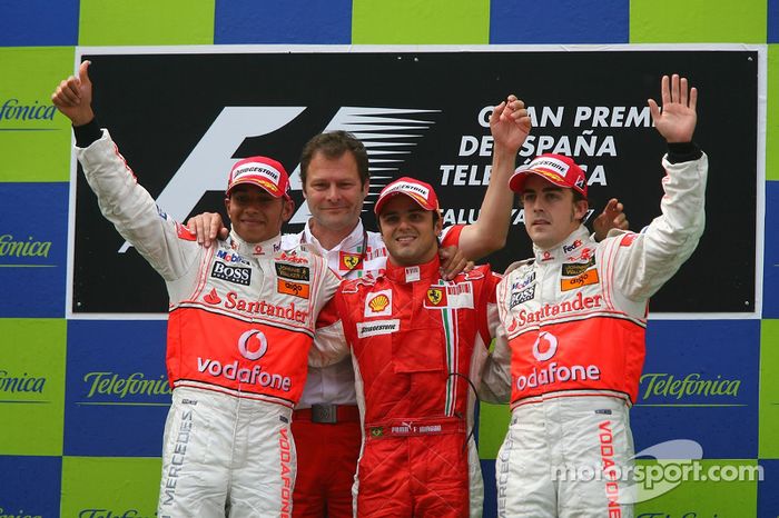 8- GP de España 2007 (24 años, 8 meses y 22 días): 3º Fernando Alonso, 2º Lewis Hamilton, 1º Felipe Massa