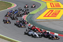 Макс Ферстаппен, Scuderia Toro Rosso STR10 и Фелипе Масса, Williams FW37 на старте гонки