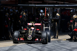 Пастор Мальдонадо, Lotus F1 Team во время пит-стопа