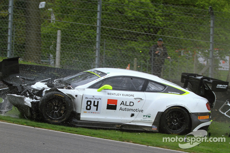 #84 Bentley Team HTP Bentley Continental GT3: Mike Parisy, Harold Primat, Vincent Abril in a huge crash