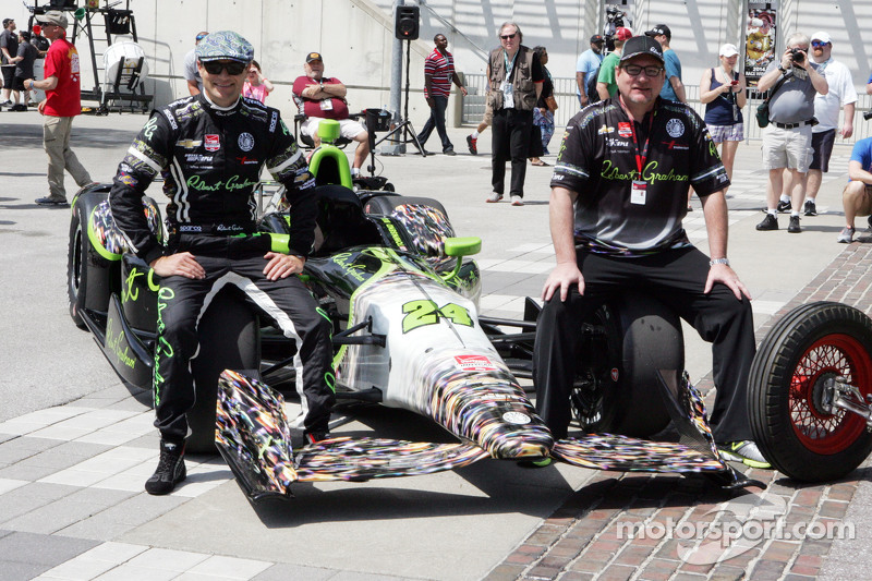 Townsend Bell avec la livrée Jeff Gordon