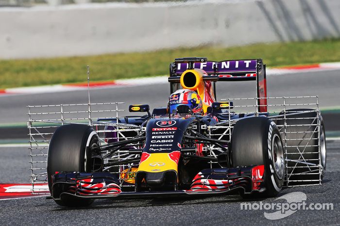 Pierre Gasly, Red Bull Racing RB11 Test Pilotu, sensörlerle birlikte pistte