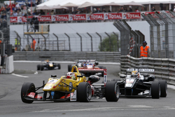 Antonio Giovinazzi, Jagonya Ayam con Carlin Dallara Volkswagen, y Charles Leclerc, Van Amersfoort Ra