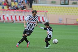 Felipe Massa Williams con su hijo Felipinho Massa en el partido de fútbol a beneficio
