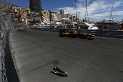 Debris on track as Alex Lynn, DAMS passes