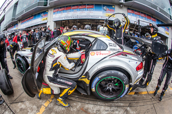 Pit stop per #26 Marc VDS Racing BMW Z4 GT3: Augusto Farfus, Jörg Müller, Nicky Catsburg, Dirk Adorf