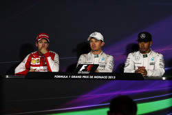 Conférence de presse de la FIA : Sebastian Vettel, Ferrari, deuxième; Nico Rosberg, Mercedes AMG F1, vainqueur; Lewis Hamilton, Mercedes AMG F1, troisième