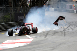 Max Verstappen, Scuderia Toro Rosso s'accroche avec Romain Grosjean, Lotus F1 Team