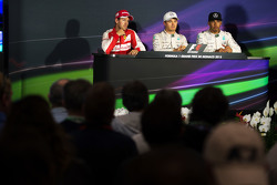 Пресс-конференция FIA: Себастьян Феттель, Ferrari, второй; Нико Росберг, Mercedes AMG F1, победитель гонки; Льюис Хэмилтон, Mercedes AMG F1, третий