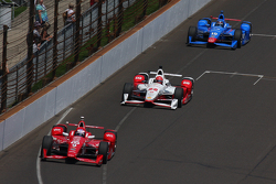 Scott Dixon, Chip Ganassi Racing, Chevrolet; Simon Pagenaud, Team Penske, Chevrolet, und Tony Kanaan