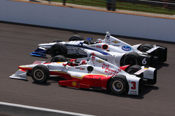 Джей-Ар Хильдебранд, CFH Racing Chevrolet и Элио Кастроневес, Team Penske Chevrolet