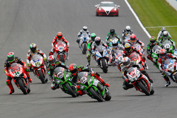 Course 2 - Départ : Tom Sykes, Kawasaki, mène