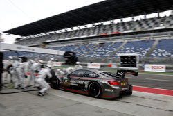Arrêt aux stands pour Tom Blomqvist, BMW Team RBM BMW M4 DTM