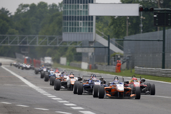 Santino Ferrucci, Mücke Motorsport Dallara Mercedes-Benz, George Russell, Carlin Dallara Volkswagen et Lance Stroll, Prema Powerteam Dallara Mercedes-Benz