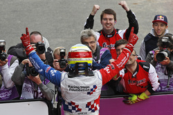 Le vainqueur Oliver Rowland, Fortec Motorsports