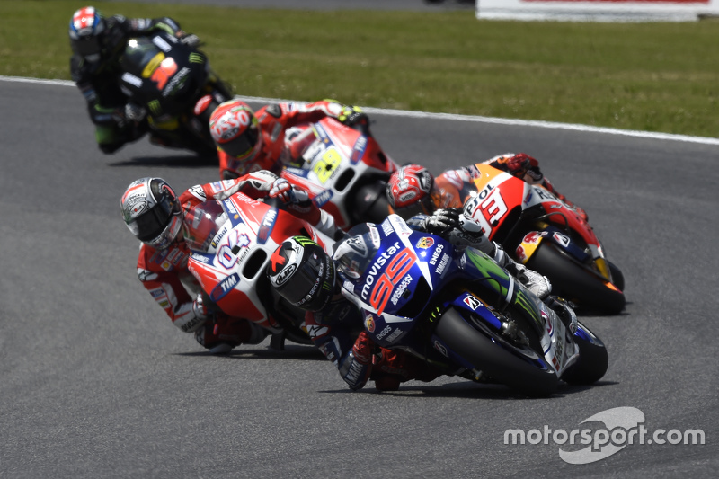 Jorge Lorenzo, Yamaha Factory Racing con Andrea Dovizioso, Ducati Team y Marc Marquez, Repsol Honda 