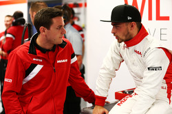 Fabio Leimer, pilote de réserve Manor, avec Will Stevens, Manor Marussia F1 Team