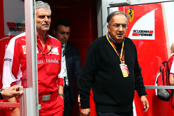 Маурицио Арривабене, руководитель команды Ferrari и Серджио Маркионне, президент Ferrari и генеральн