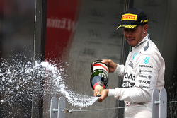 Podio: Primer lugar, Lewis Hamilton, Mercedes AMG F1