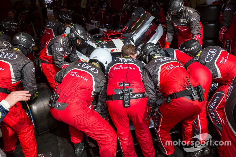 Pit crew swarming the #8 Audi Sport Team Joest Audi R18 e-tron quattro: Lucas di Grassi, Loic Duval,