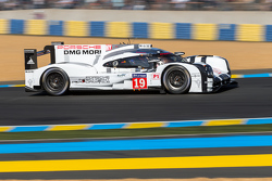 #19 Porsche Team Porsche 919 Hybrid: Нико Хюлькенберг, Ник Тэнди, Эрл Бамбер