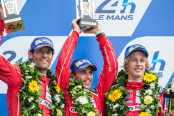 LMP1 pódio: segundo lugar Porsche Team: Timo Bernhard, Mark Webber, Brendon Hartley