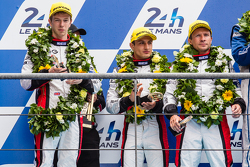 LMP2 podium: segundo lugar #38 Jota Sport Gibson 015S: Simon Dolan, Mitch Evans, Oliver Turvey