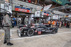 Boxenstopp für #18 Porsche Team, Porsche 919 Hybrid: Romain Dumas, Neel Jani, Marc Lieb