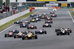Start: Antonio Giovinazzi, Jagonya Ayam com Carlin Dallara F312 Volkswagen lidera
