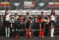 Superpole : le deuxième Leon Haslam, Aprilia Racing Team, le premier Tom Sykes, Kawasaki Racing Team, et le troisième Davide Giugliano, Ducati Team