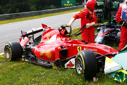 Поврежденная Ferrari SF15-T Кими Райкконена, Ferrari
